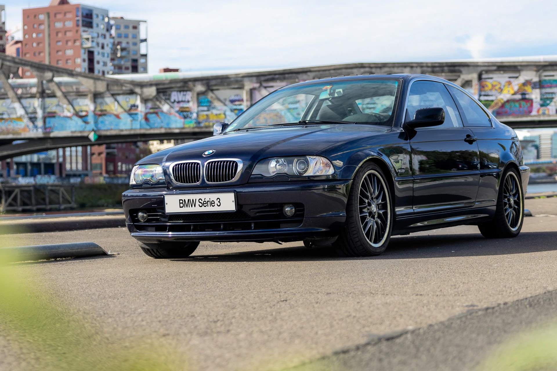 BMW 328Ci in Orient Blue, front three-quarter view